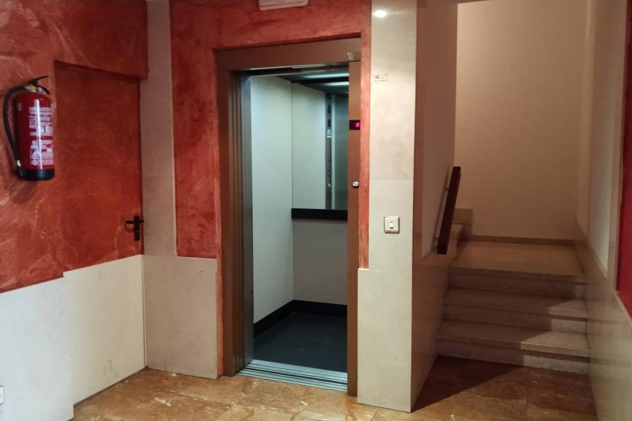 Apartamento Centrico En Monforte De Lemos - No Wifi - Parking Privado Extérieur photo